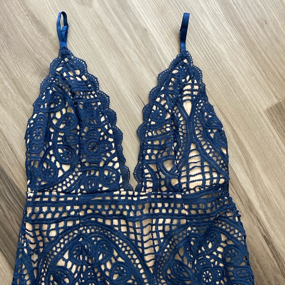 Pretty Little Thing Navy Lace Frill Hem Midi Dress - Picture 7 of 11